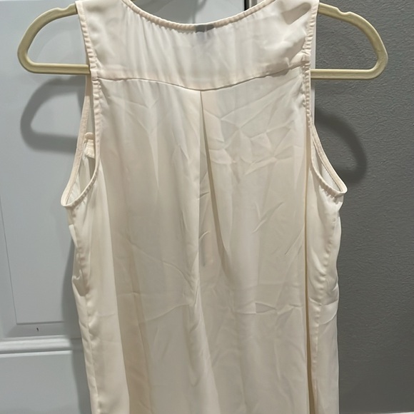 Sleeveless, sheer quarter-zip blouse in cream - Picture 5 of 5